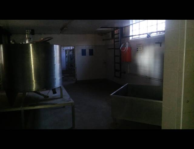1,000M² WAREHOUSE TO LET IN AUREUS